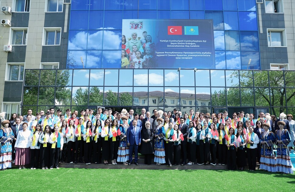 Emine Erdoğan, Kazakistan'da Sıfır Atık Eğitim Laboratuvarı'nın açılışını yaptı