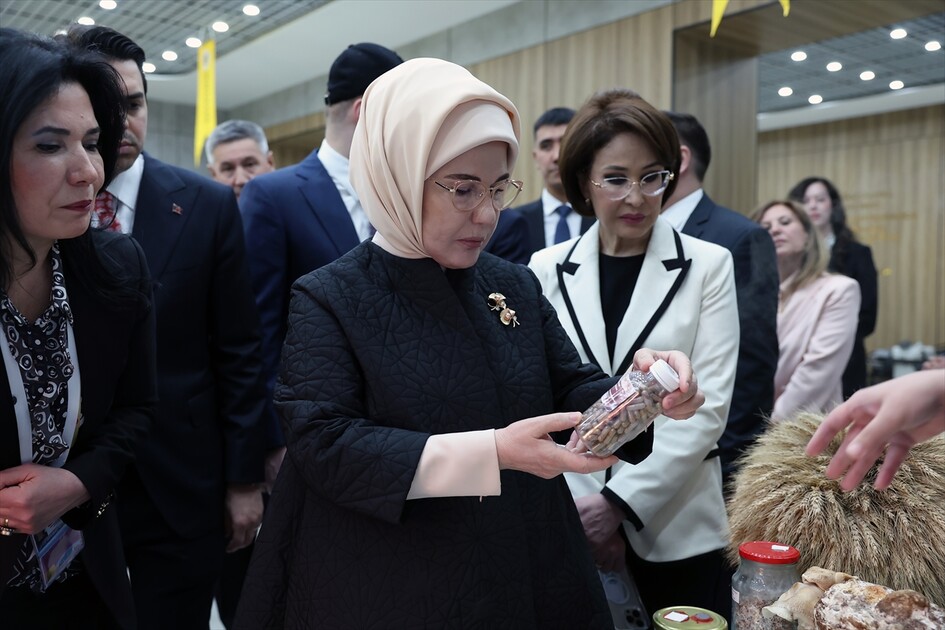 Emine Erdoğan, Kazakistan'da Sıfır Atık Eğitim Laboratuvarı'nın açılışını yaptı