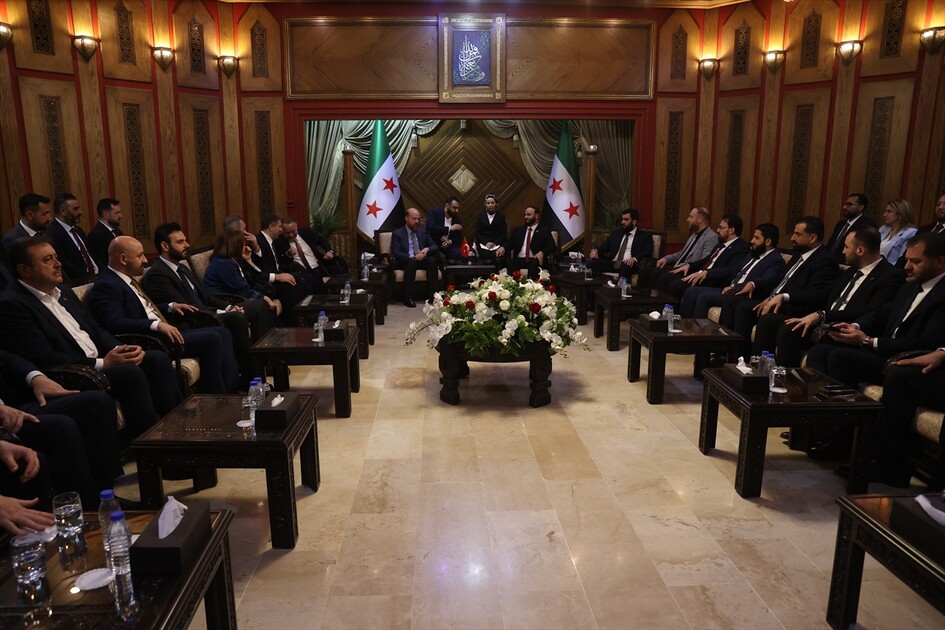 وفد تركي يجري جولة في محافظة حلب السورية