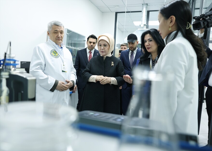 Emine Erdoğan, Kazakistan'da Sıfır Atık Eğitim Laboratuvarı'nın açılışını yaptı