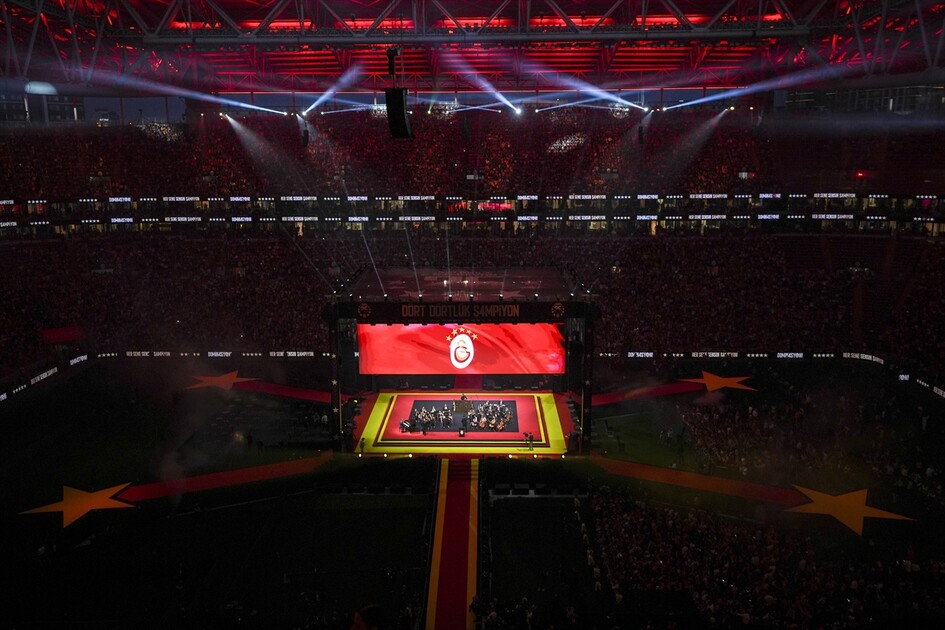 Galatasaray Futbol Takımı, RAMS Park'ta şampiyonluğu kutladı