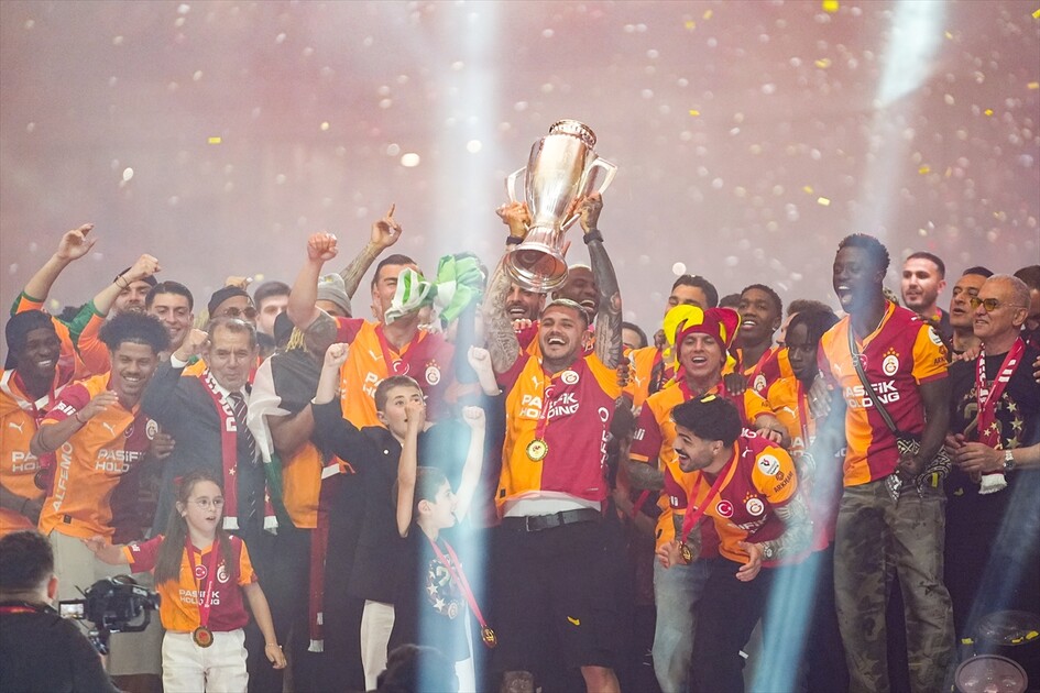Galatasaray Futbol Takımı, RAMS Park'ta şampiyonluğu kutladı