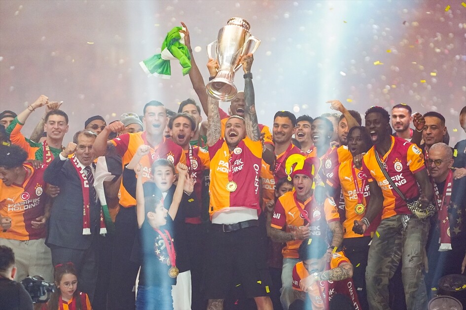 Galatasaray Futbol Takımı, RAMS Park'ta şampiyonluğu kutladı