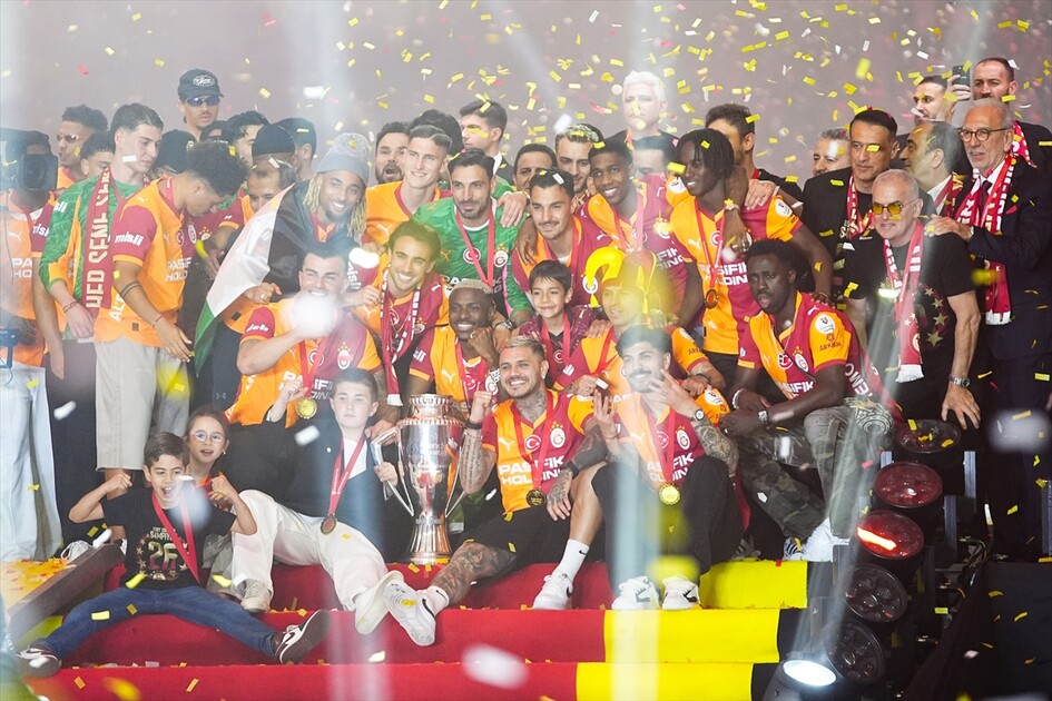 Galatasaray Futbol Takımı, RAMS Park'ta şampiyonluğu kutladı
