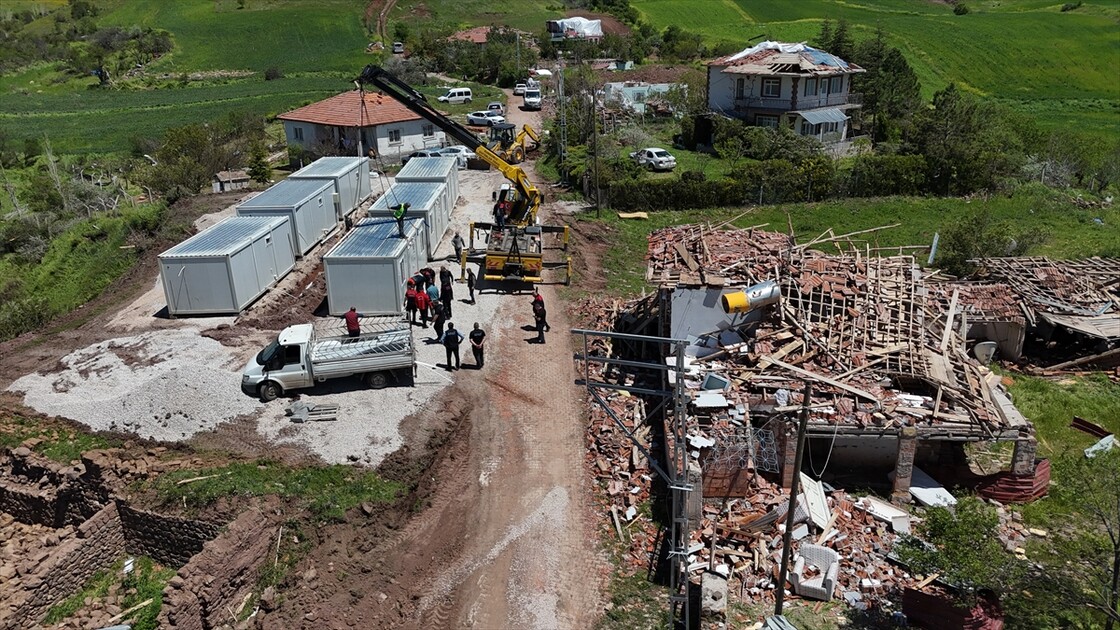 Çorum'da hortum nedeniyle zarar gören köylerde çalışmalar sürüyor