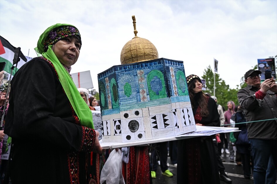 Paris'te Nakba yürüyüşü düzenlendi