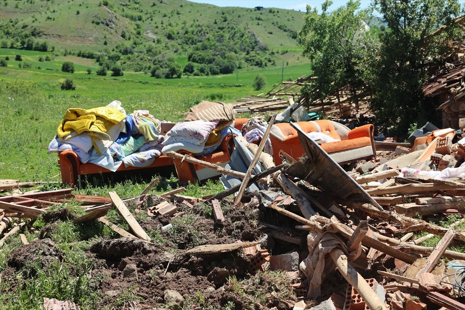 Çorum'da hortum nedeniyle zarar gören köylerde çalışmalar sürüyor