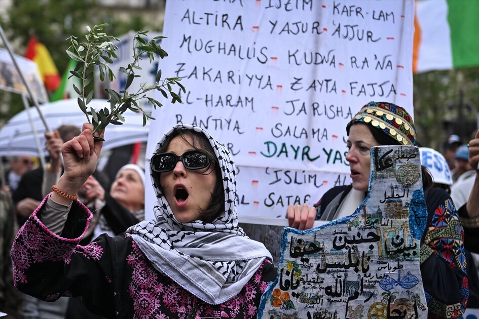 Paris'te Nakba yürüyüşü düzenlendi