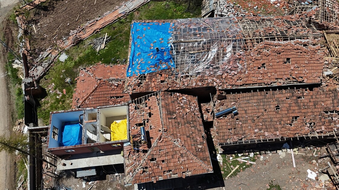 Çorum'da hortum nedeniyle zarar gören köylerde çalışmalar sürüyor
