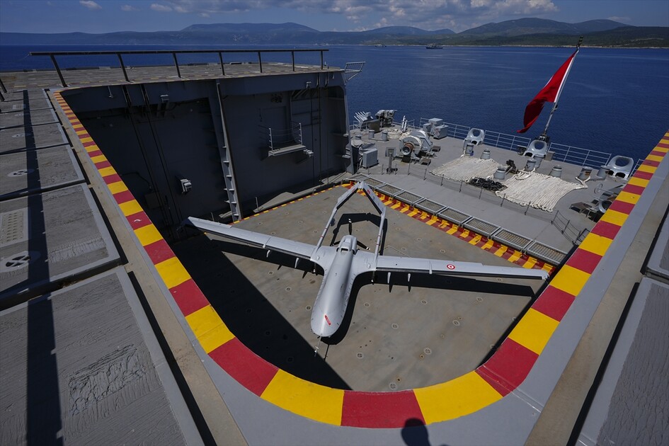 EFES-2026 Tatbikatı'nda TCG Anadolu'nun amfibi ve hava kabiliyetleri sergilendi