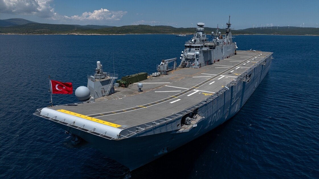 EFES-2026 Tatbikatı'nda TCG Anadolu'nun amfibi ve hava kabiliyetleri sergilendi