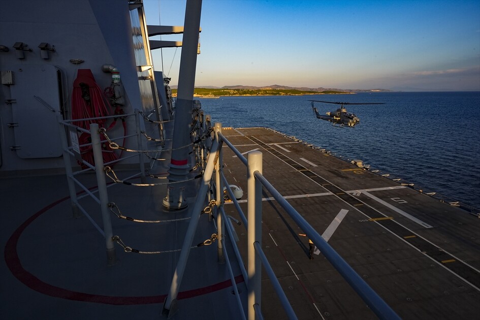 EFES-2026 Tatbikatı'nda TCG Anadolu'nun amfibi ve hava kabiliyetleri sergilendi