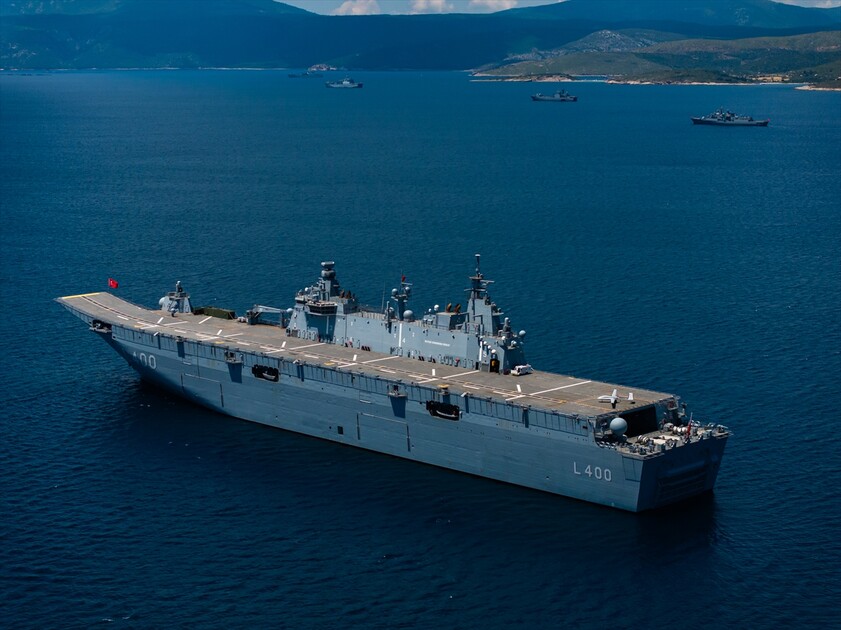 EFES-2026 Tatbikatı'nda TCG Anadolu'nun amfibi ve hava kabiliyetleri sergilendi