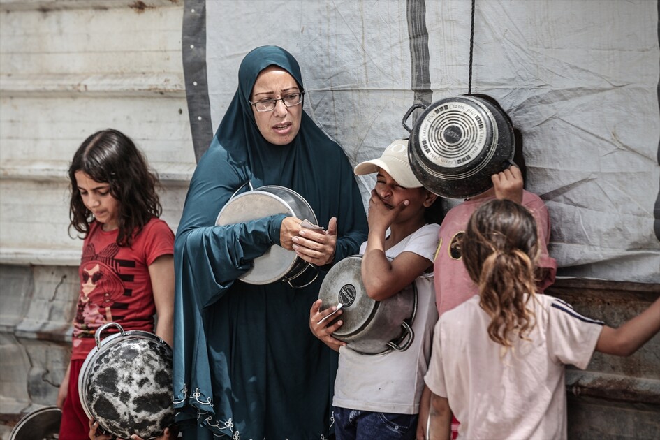Gazze’de Filistinlilere sıcak yemek dağıtımı yapıldı
