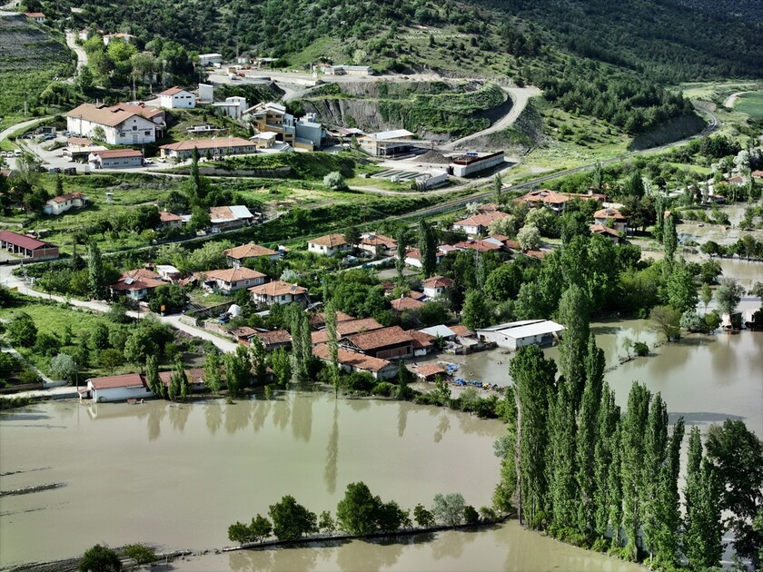 Tokat'ta taşkın nedeniyle tarım arazileri sular altında kaldı