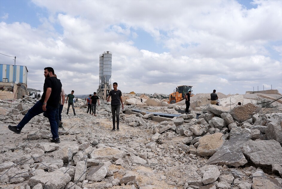 الجيش الإسرائيلي يهدم منشآت فلسطينية في الضفة الغربية