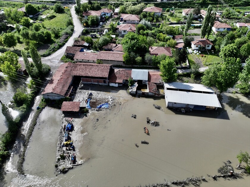 Tokat'ta taşkın nedeniyle tarım arazileri sular altında kaldı