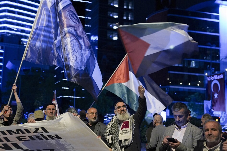 إسطنبول.. وقفة أمام القنصلية الإسرائيلية للتنديد بمهاجمة