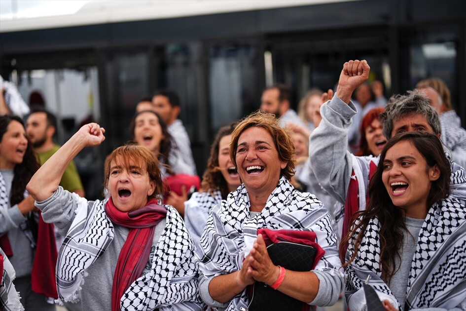 Aktivistët e ndaluar të Flotiljes Globale Sumud mbërrijnë në Stamboll