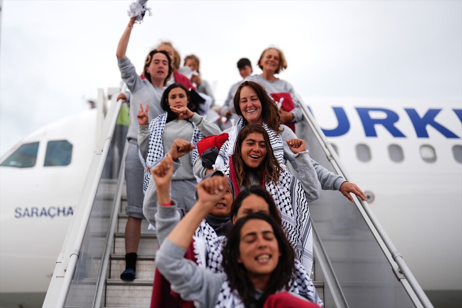 Aktivistët e ndaluar të Flotiljes Globale Sumud mbërrijnë në Stamboll