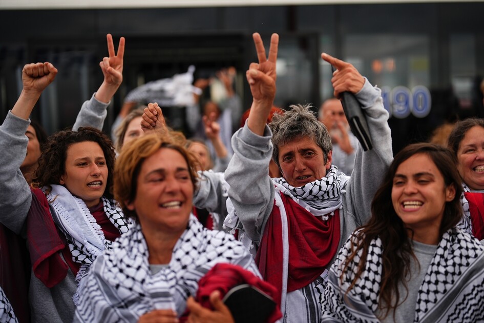 Aktivistët e ndaluar të Flotiljes Globale Sumud mbërrijnë në Stamboll