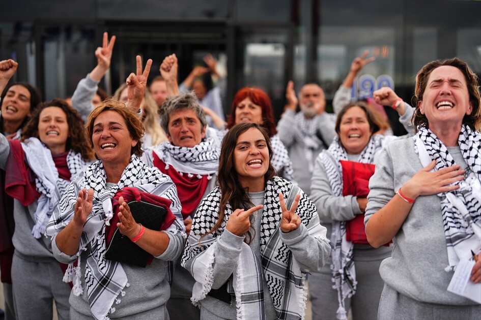 Aktivistët e ndaluar të Flotiljes Globale Sumud mbërrijnë në Stamboll