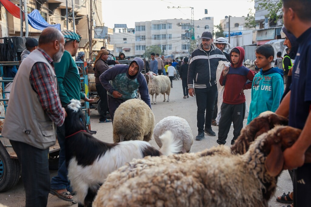 İsrail saldırıları altındaki Gazze'de Kurban Bayramı hazırlıkları