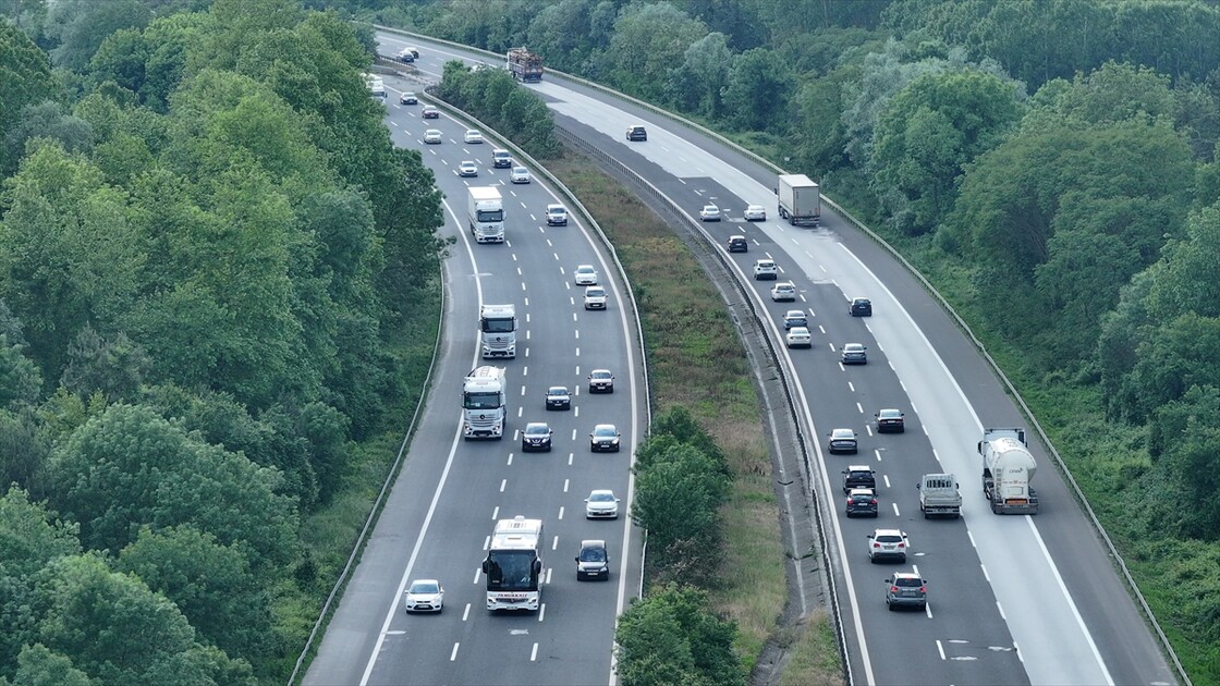 Anadolu Otoyolu'nun Bolu kesiminde bayram tatili hareketliliği kısmen başladı
