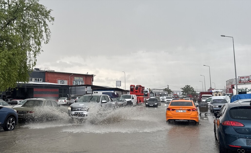 Ankara'da sağanak etkili oldu