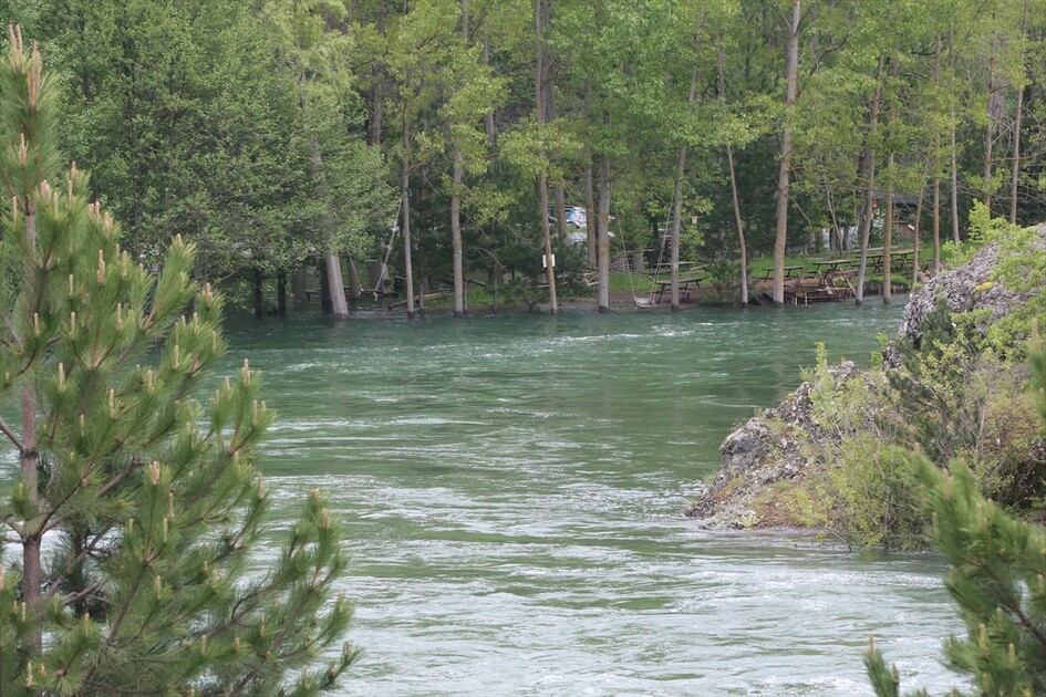 Tokat Almus Baraj Gölü'nde dolusavaktan su akmaya devam ediyor