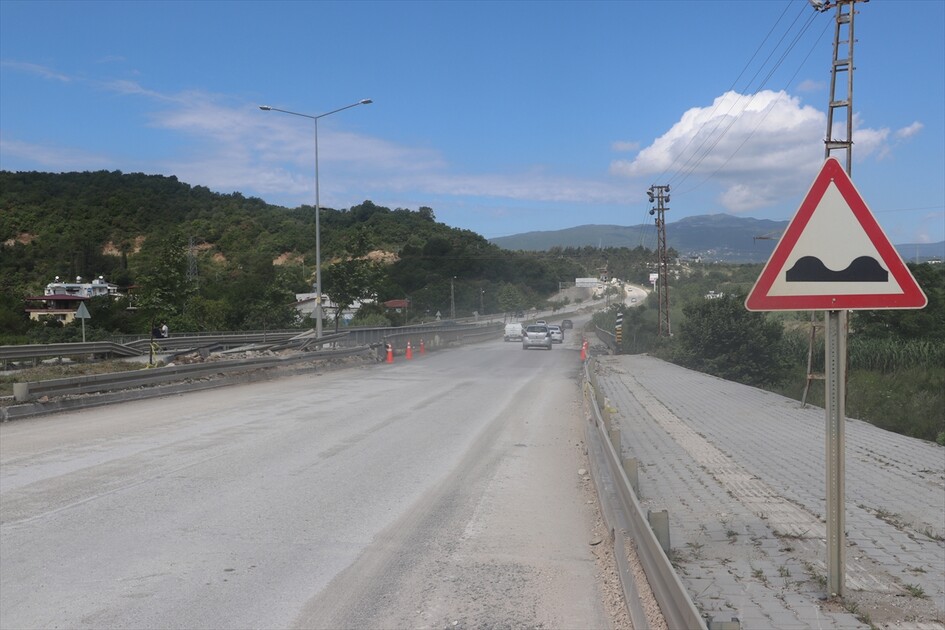Hatay'da sağanaktan etkilenen alanlarda temizlik ve onarım çalışmaları yapılıyor