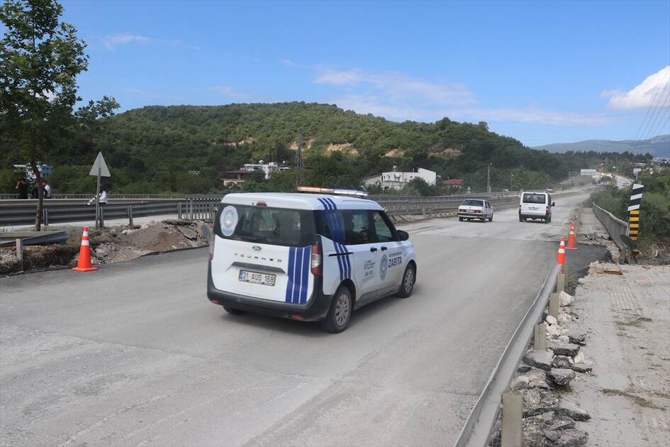 Hatay'da sağanaktan etkilenen alanlarda temizlik ve onarım çalışmaları yapılıyor