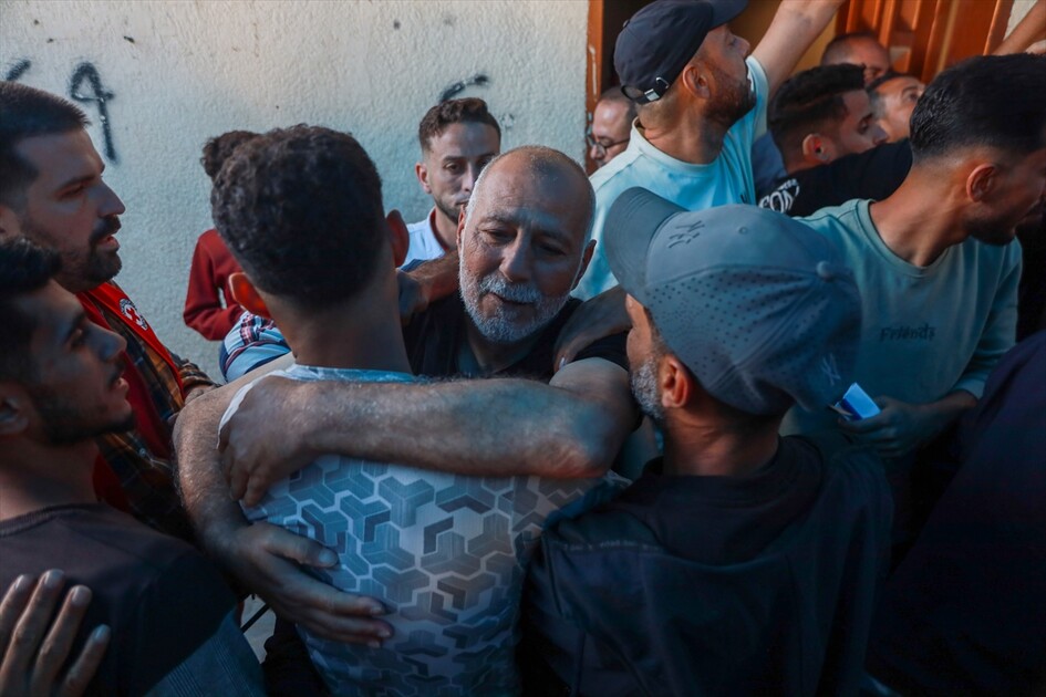إسرائيل تفرج عن 5 أسرى من غزة والهلال الأحمر الفلسطيني يتولى نقلهم