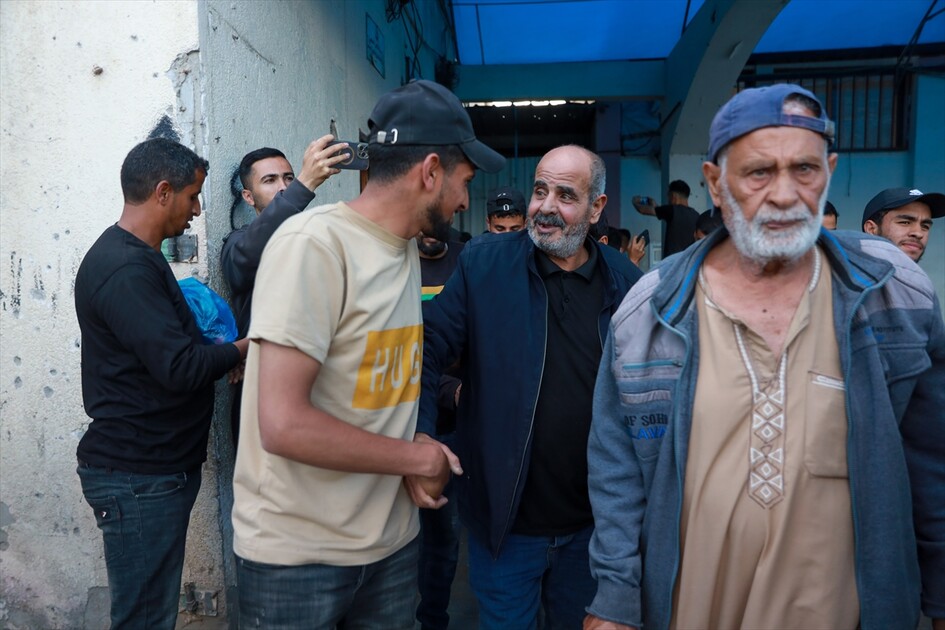 إسرائيل تفرج عن 5 أسرى من غزة والهلال الأحمر الفلسطيني يتولى نقلهم