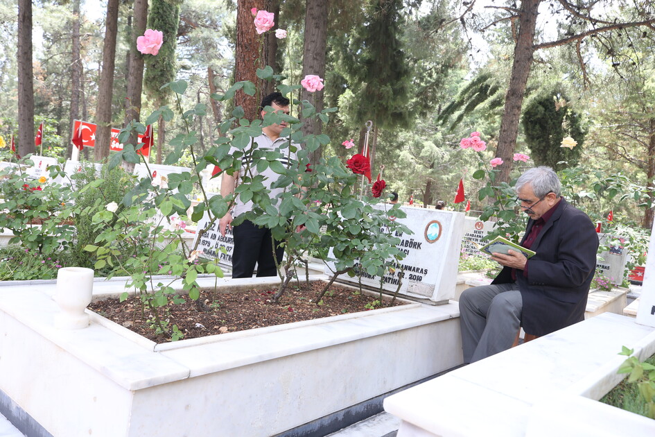 Kahramanmaraş'ta bayram arifesinde şehitlikler ve mezarlıklar ziyaret edildi
