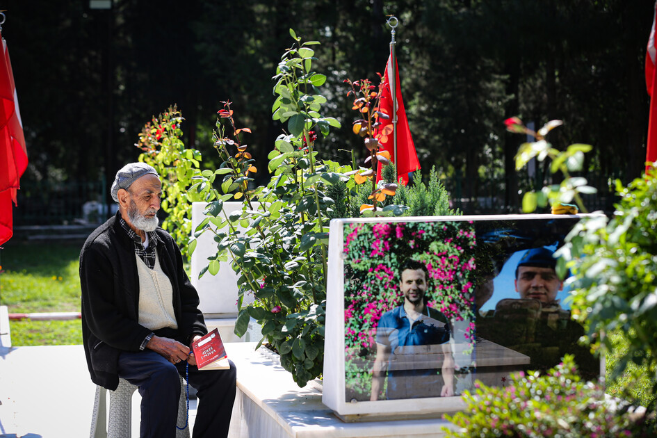 Adana'da bayram arifesinde şehitlik ve mezarlıklar ziyaret edildi