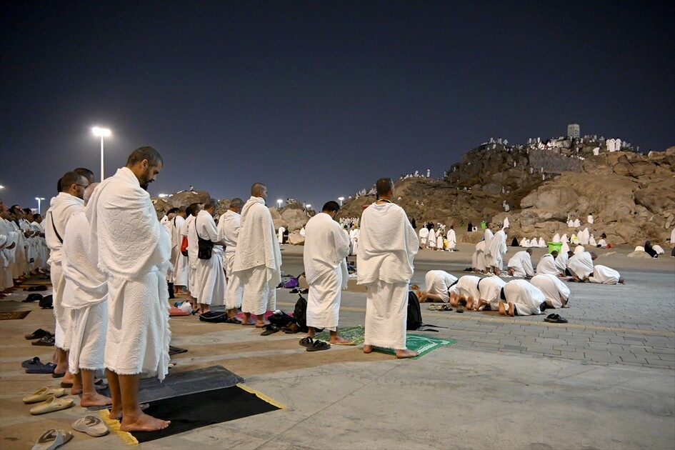Hacı adayları Arafat'ta