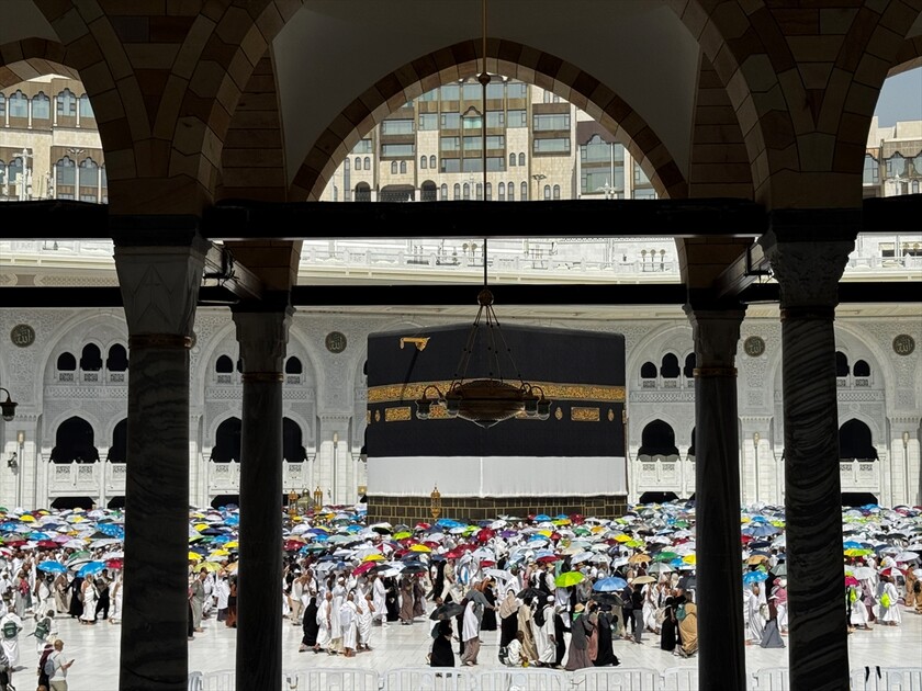 Kutsal topraklarda bulunan 1,7 milyonu aşkın Müslüman hacı oldu
