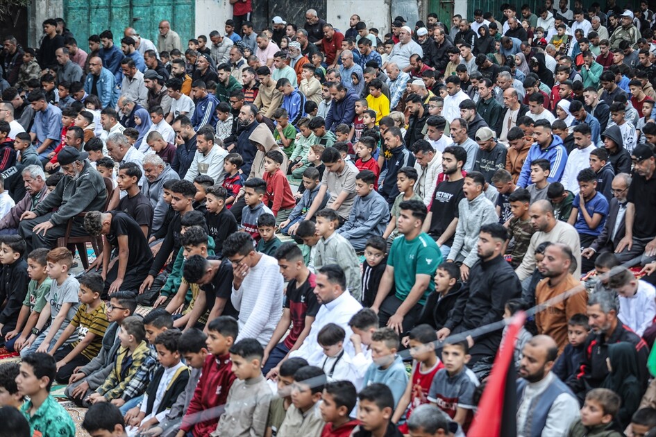 Gazze'nin Nuseyrat Kampı'nda Kurban Bayramı namazı kılındı