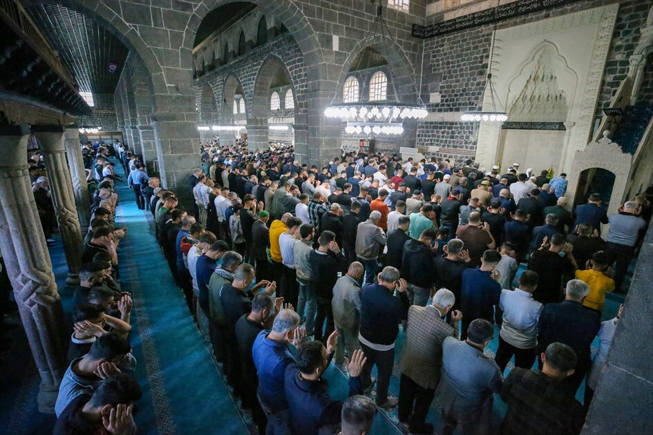 Diyarbakır'da Kurban Bayramı kılındı