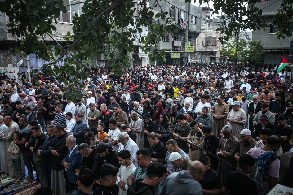 Gazze'nin Nuseyrat Kampı'nda Kurban Bayramı namazı kılındı