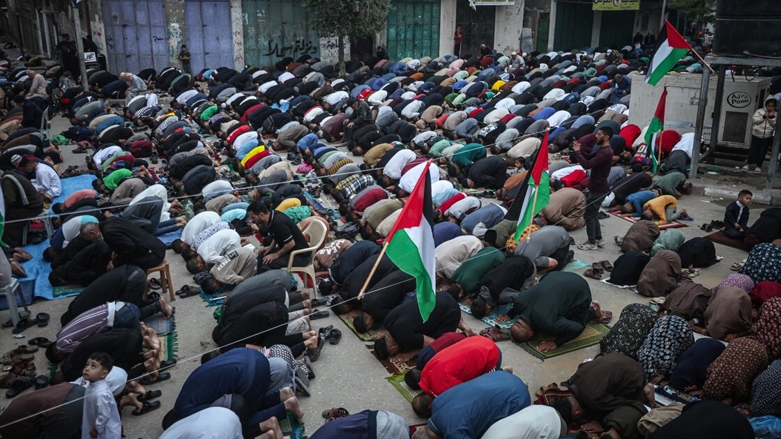 Gazze'nin Nuseyrat Kampı'nda Kurban Bayramı namazı kılındı