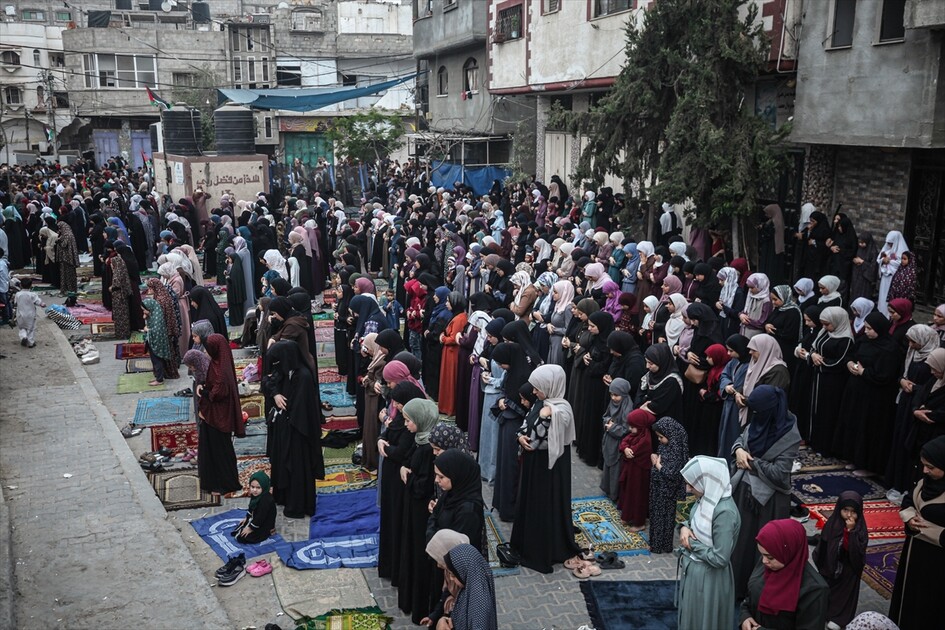Gazze'nin Nuseyrat Kampı'nda Kurban Bayramı namazı kılındı