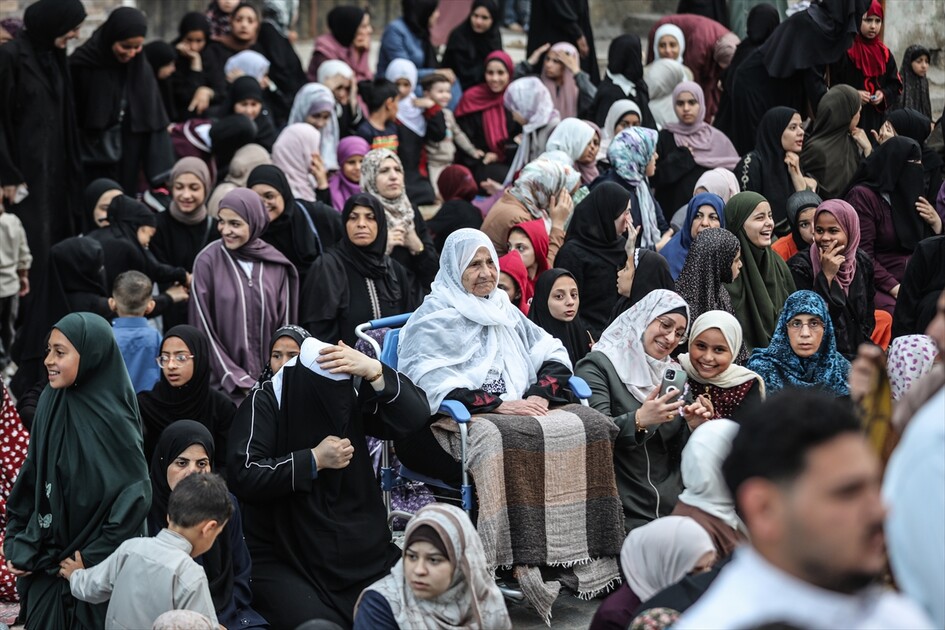 Gazze'nin Nuseyrat Kampı'nda Kurban Bayramı namazı kılındı