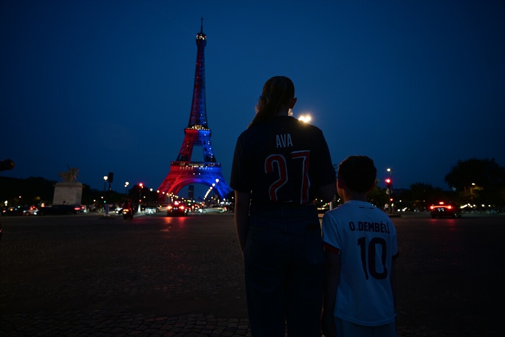 Eiffel Tower illuminated in PSG colors ahead of Champions League final
