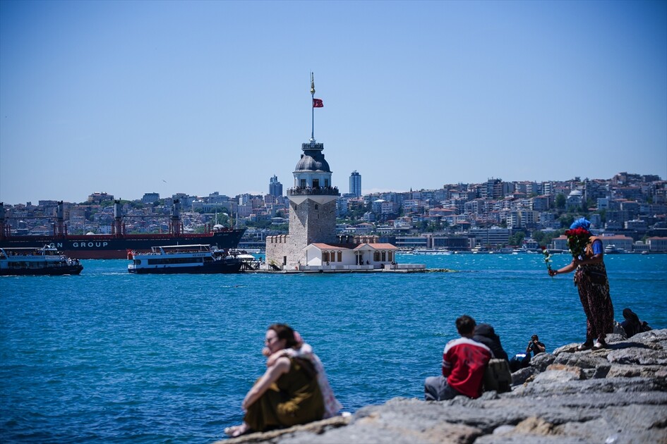 İstanbul'da vatandaşlar bayramın son gününde sahillere akın etti