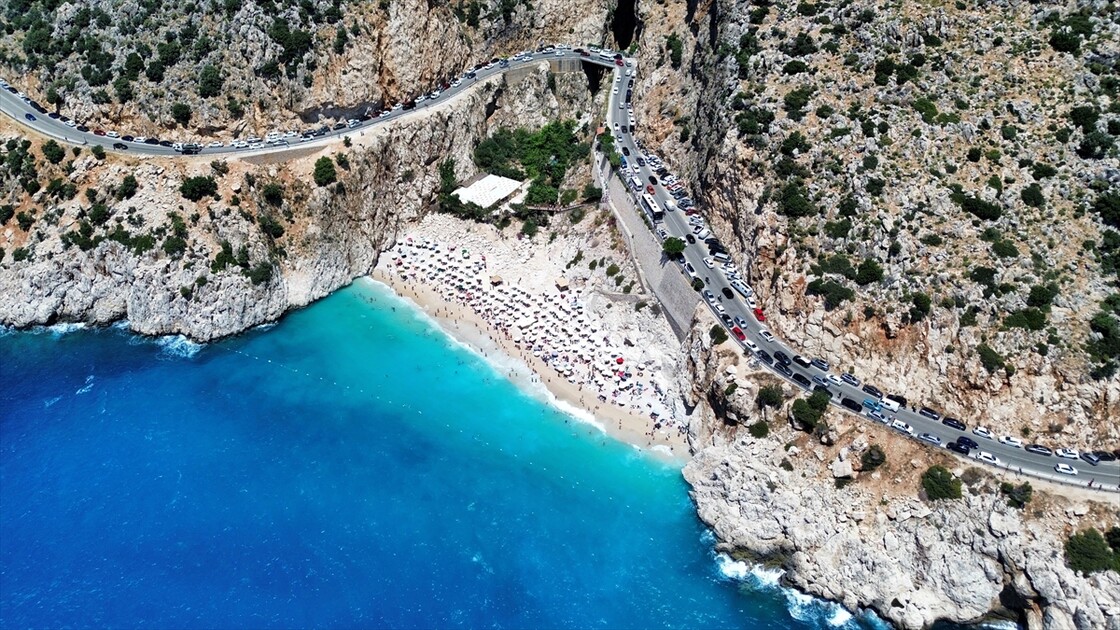 Kaş'taki Kaputaş'ın Avrupa'daki en iyi 10 plaj listesine girmesi turizmcileri sevindirdi