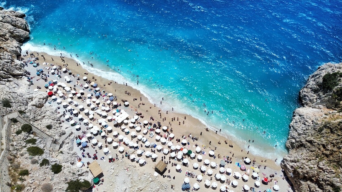 Kaş'taki Kaputaş'ın Avrupa'daki en iyi 10 plaj listesine girmesi turizmcileri sevindirdi