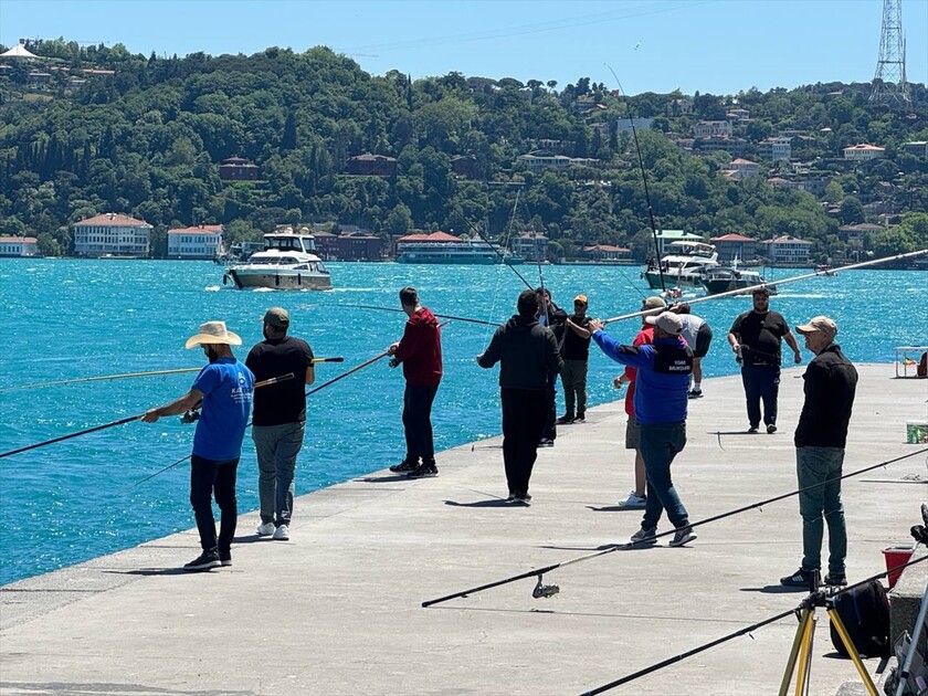 İstanbul'da vatandaşlar bayramın son gününde sahillere akın etti