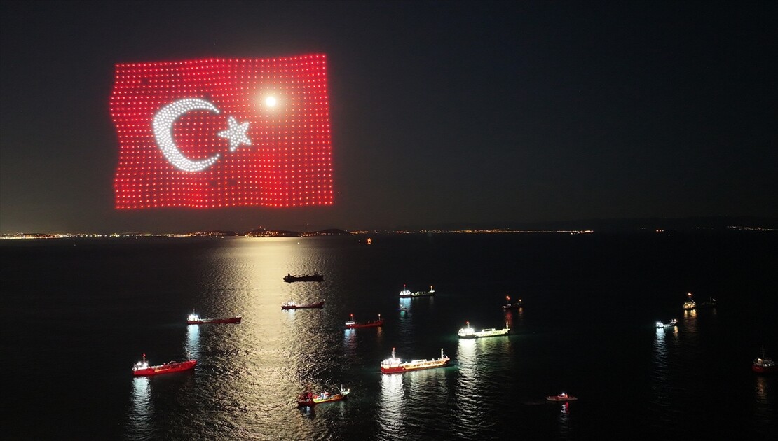 İstanbul'un fethinin 573. yıl dönümünde dronlu ışık gösterisi